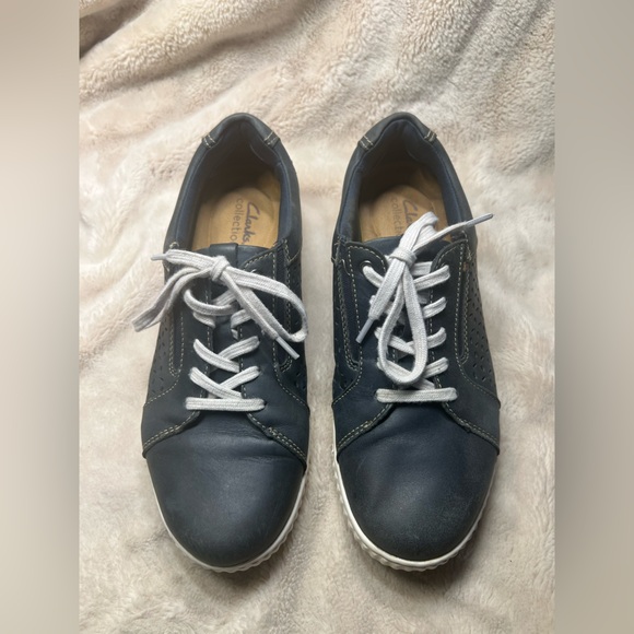 Clarks Shoes - Clarks womens sneaker size 8.5